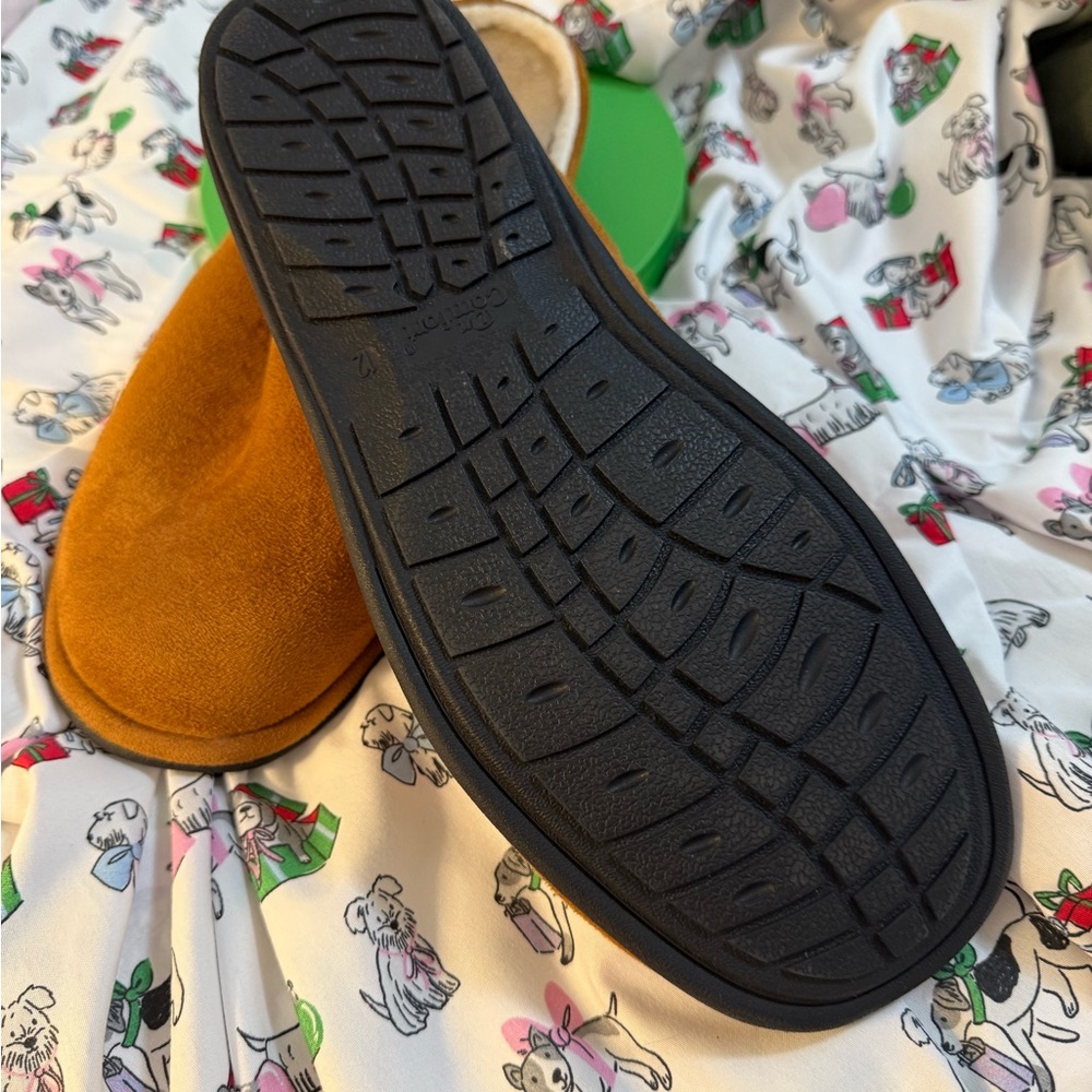 Cozy Brown Suede Slippers, great inside house and to run to the store,mailbox - Picture 2 of 3